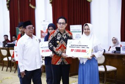 Ajak Forkopimda dan Pengusaha Tunaikan Zakat Melalui Baznas, Pj. Gubernur Adhy: Kontribusi Tingkatkan Kesejahteraan Masyarakat