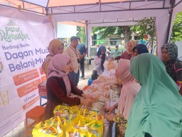 Gelar Pasar Ramadan, BRI BO Gresik Bagikan Beragam Hadiah Ke Pengunjung Pasar Kota