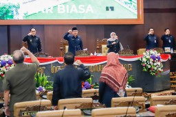 Hadiri Sidang Paripurna Raperda Perubahan Perda No. 6 Tentang RUED 2019-2050, Pj. Gubernur Adhy: Potensi EBT Jatim Sangat Besar Capai 188.410 MW
