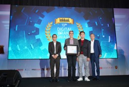 Infobank Berikan Penghargaan Kepada Bank Jatim Untuk 8 Kategori Sekaligus