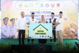 Buka Bersama Para Pengusaha Gresik, Bupati Fandi Akhmad Yani Beri Santunan dan Gugah Solidaritas untuk Bawean.