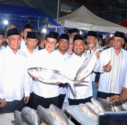 Hadiri Kontes dan Lelang Bandeng Kawak Gresik 2024, Pj. Gubernur Adhy Harap Jadi Agenda Tahunan Nasional