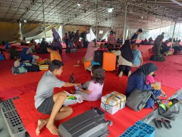 356 Pemudik Balik ke Jakarta Naik Kapal Perang Secara Gratis