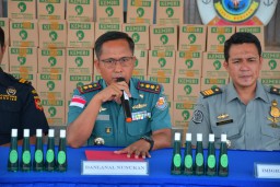 Jajaran Koarmada II Gagalkan Penyelundupan 7.200 Motol Minyak Kemiri Ilegal