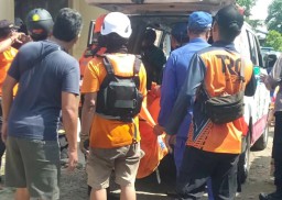 Ayah dan Anak yang Tercebur Sungai di Driyorejo Gresik Ditemukan, Begini Kondisinya