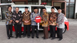 Bank Jatim Dukung Pelayanan Kesehatan Palang Merah Indonesia Jatim, Sumbang Unit Ambulans