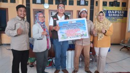 Smelting Bangun Kepedulian Sadar Lingkungan Warga Desa Kisik Bungah Gresik