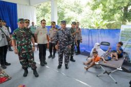 Tinjau Posko Pelayanan Mudik di Ngawi, Pj. Gubernur Adhy: Layanannya Lengkap, Pemudik yang Lelah Berkendara Silakan Istirahat.