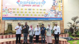 Smelting Hibahkan Buku Upaya Penanganan TB ke Perpusda Pemprov Jatim