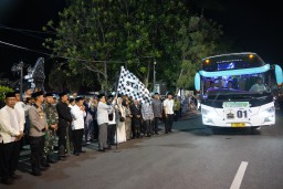 Pj Bupati Adriyanto Memberangkatkan 1.464 CJH Tahun 2024 Asal Bojonegoro