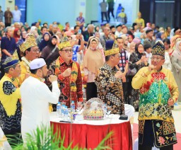 Hadiri Halal Bihalal Kerukunan Bubuhan Banjar, Pj. Gubernur Adhy: Jatim Adalah Rumah Nyaman bagi Semua Etnis dan Agama