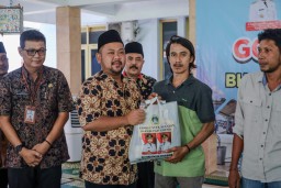 Peduli Nelayan saat Musim Barat, Bupati Gresik Kembali Gelontorkan Ratusan Paket Sembako