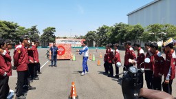 Peringati Hari Pendidikan, MPM Honda Jatim Edukasi 500 Siswa pentingnya #Cari Aman di MPM Safety Riding Course.