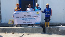 PLN UP3 Surabaya Utara Mengoperasikan Pasang Baru Pelanggan Tegangan Menengah PT Meroke Tetap Jaya