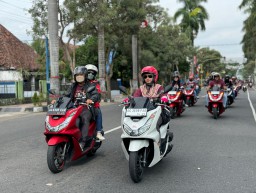 Ratusan Pecinta Honda PCX Riding dan Explore Heritage Kota Blitar.