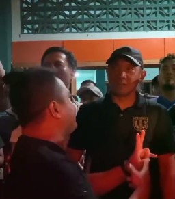 Main Kurang Ngeyel, Suporter Persibo Bojonegoro Hadang Pelatih dan Pemain