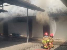 Gudang Milik Bank Tabungan Pensiunan Nasional di Bojonegoro Terbakar