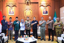 Pj. Gubernur Adhy Dukung Kerja Profesional hingga Pesankan Netralitas Kepada KPU Jatim