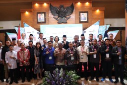 Hadiri Dialog Nasional Terkait Ekonomi Hijau, Bupati Fandi Akhmad Yani Pertegas Komitmen Kabupaten Gresik dalam Pelestarian Lingkungan.