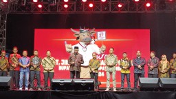 Peluncuran Pilkada 2024 KPU Jombang dan Nobar Timnas Indonesia Disambut Antusias Warga