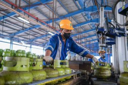 Pertamina Tambah Pasokan Solar dan LPG 3 Kg Jelang Idul Adha