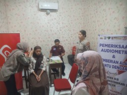 Polres Gresik Bantu Alat Dengar dan Gelar Pemeriksaan Audiometri dalam Rangka Hari Bhayangkara ke-78