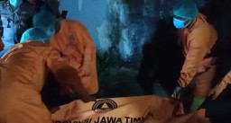 Geger Pria Paruh Baya di Jombang Meninggal di Rumahnya, Diketahui Anaknya Usai Pintu Didobrak