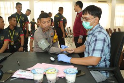 Polres Gresik Gelar Donor Darah Bareng Masyarakat Semarakkan Hari Bhayangkara ke-78
