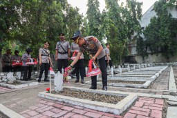 Kapolres Bojonegoro Pimpin Ziarah ke Taman Makam Pahlawan, Jelang Hari Bhayangkara Ke-78