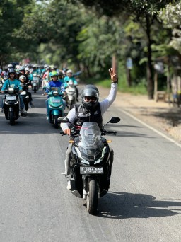 Jelajah Kota Banyuwangi Bersama Ratusan Pecinta Honda PCX160 dan Honda Stylo 160
