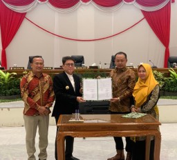 Pj Bupati Bojonegoro Sampaikan Nota Penjelasan Raperda, Siapkan Strategi Pembangunan 20 Tahun ke Depan