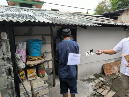 Polisi dan Kejaksaan Gresik Gelar Rekonstruksi Kasus Pembunuhan dan Perampokan di Desa Imaan, Pelaku Utama Masih Diburu