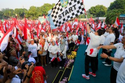 Pj. Gubernur Adhy Bersama Puluhan Ribu Masyarakat Jalan Sehat Sambut Tahun Baru Islam 1 Muharram 1446 H
