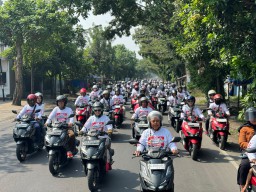 Melintasi Ikon Kota Kediri Begini Keseruan Parade Vario160