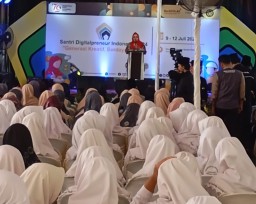 Santri di Gresik Diajak Mengembangkan Bisnis Digital 