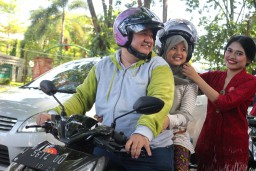 Bonceng Anak Naik Motor, Perhatikan 5 Hal ini Agar #Cari Aman saat Berkendara.