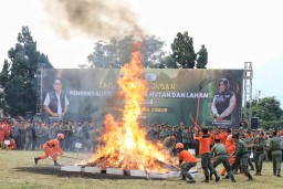 Pimpin Apel Siaga Gabungan Pengendalian Karhutla, Pj Gubernur Jatim Ajak Tingkatkan Kewaspadaan dan Kesiapsiagaan
