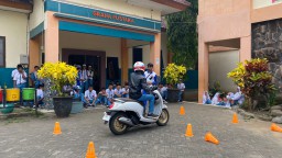 Jaga Emosi dan Tetap #Cari Aman Berkendara saat Berangkat dan Pulang Sekolah
