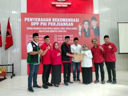 Pasangan Incumbent Mundjidah-Sumrambah Resmi Direkom PDI Perjuangan Maju Pilkada Jombang 2024