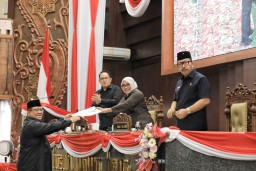 Hadiri Penyampaian Pendapat Banggar Terhadap Raperda P-APBD Jatim 2024, Pj. Gubernur Adhy Optimistis Segera Tuntas Sesuai Timeline