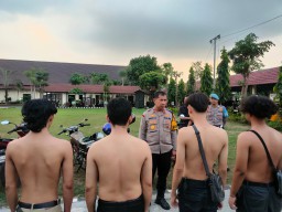 Timsus Saber Miras Polres Jombang Gencar Razia, 4 Penjual dan Ratusan Botol Berbagai Merek Diamankan