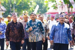 Tumbuhkan Perekonomian Desa, Plh. Gubernur Bobby Buka Festival Dewi Cemara dan Pekan Kebudayaan Daerah 2024