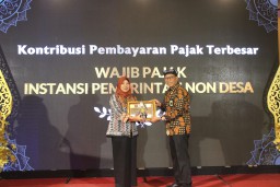 Pemkab Bojonegoro Raih 2 Penghargaan Kontribusi Pembayaran Pajak Terbesar