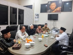 FKDT dan FGDI Cabang Gresik Diskusi dengan Cabup Syahrul Munir Soal Kesejahteraan Guru Madin