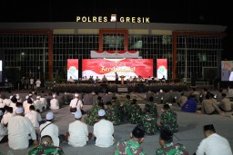 Polres Gresik Menggelar Sholawatan dan Doa Bersama Untuk Pilkada Damai di Gresik