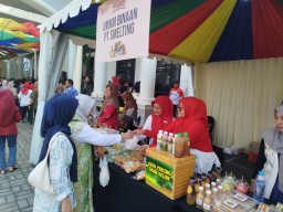 Puluhan UMKM Gresik Rayakan HUT RI Bersama PT Smelting