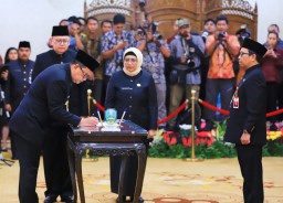 Lantik 15 Pejabat Eselon II, Pj. Gubernur Adhy Instruksikan Terobosan dan Inovasi untuk Kesejahteraan Masyarakat Jatim