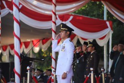 Lebih Dekat dengan Warga, Pemkab Tuban Gelar Upacara Pengibaran Bendera HUT RI ke-79 di GOR Rangga Jaya Anoraga Tuban