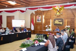 Terima Kunker Komisi X DPR RI, Pj. Gubernur Adhy Beberkan Prestasi dan Tantangan Pendidikan Jatim
