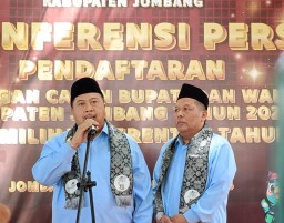 Warsubi-Salman Daftar ke KPU Jombang Diantar Ribuan Santri dan Pendukung